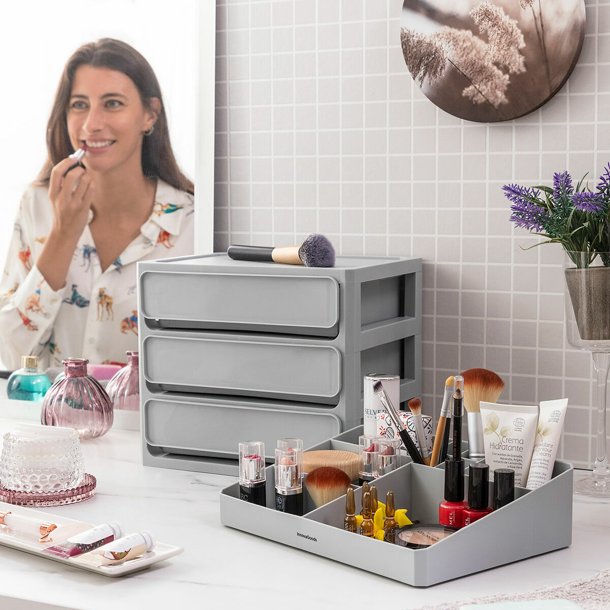 Organisateur de maquillage avec plateau amovible pour rangement des produits et accessoires