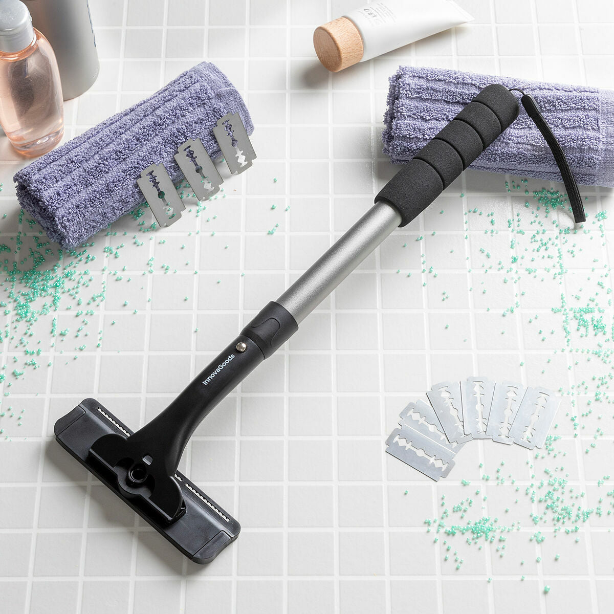 Rasoir pour le corps avec manche extensible en aluminium pour atteindre les zones difficiles.