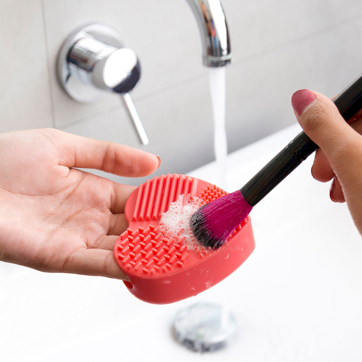 Nettoyeur pour pinceaux de maquillage en silicone lavable à l’eau et au savon